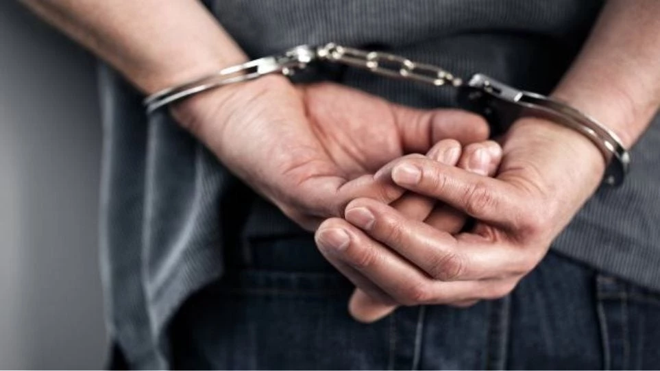Κοζάνη: 33χρονος οδηγούσε οπλισμένος με τρία μαχαίρια